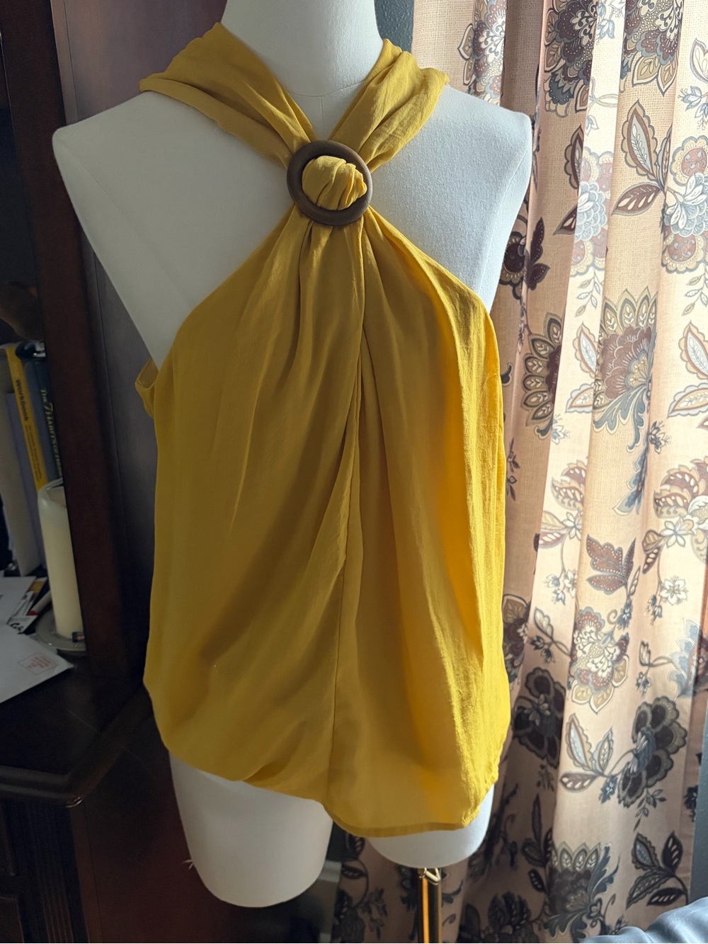love on a hanger Sleeveless top in Mustard